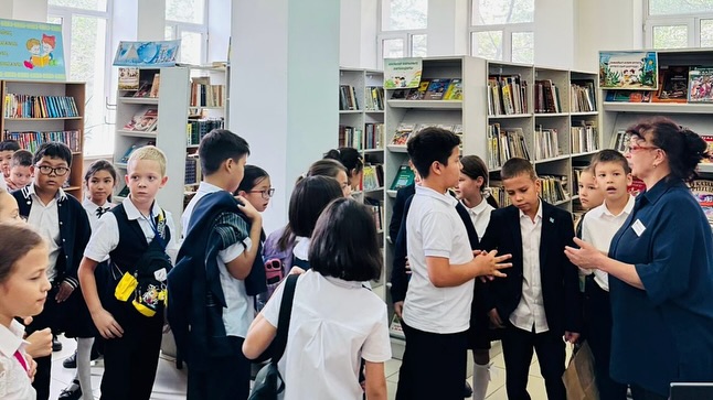 Бүгін 4 «Б» сынып оқушылары «Балалар кітапханасы» жобасы аясында С. И. Бегалин атындағы Орталық қалалық балалар кітапханасына барды.