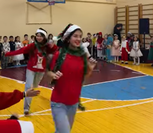 Бүгін біздің мектепте бастауыш сынып оқушылары үшін көңілді Жаңа жыл шыршасы өтті 🎁